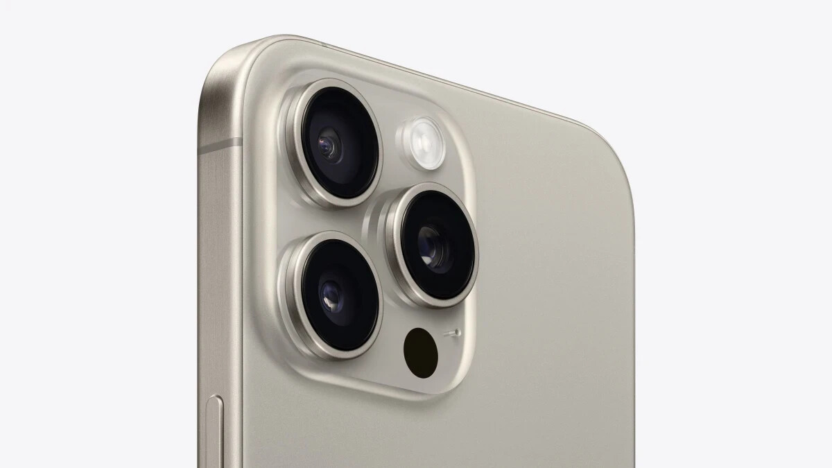 "iPhone 15 Pro Max: App Overheating Issues and Samsung's Influence"