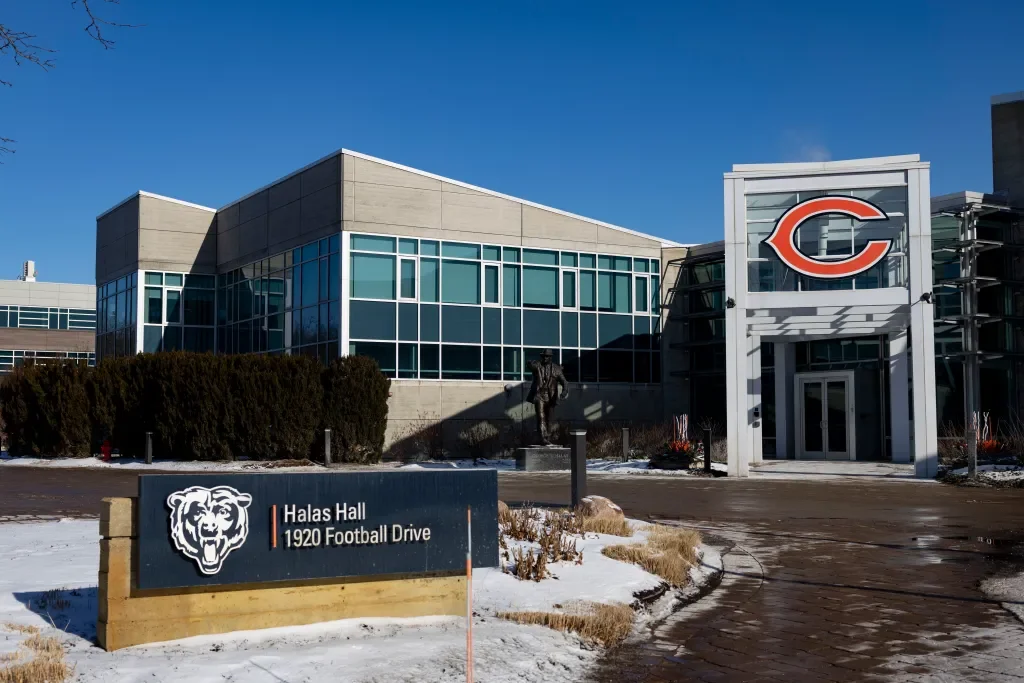 Bears keep Halas Hall in Lake Forest as stadium plans move forward