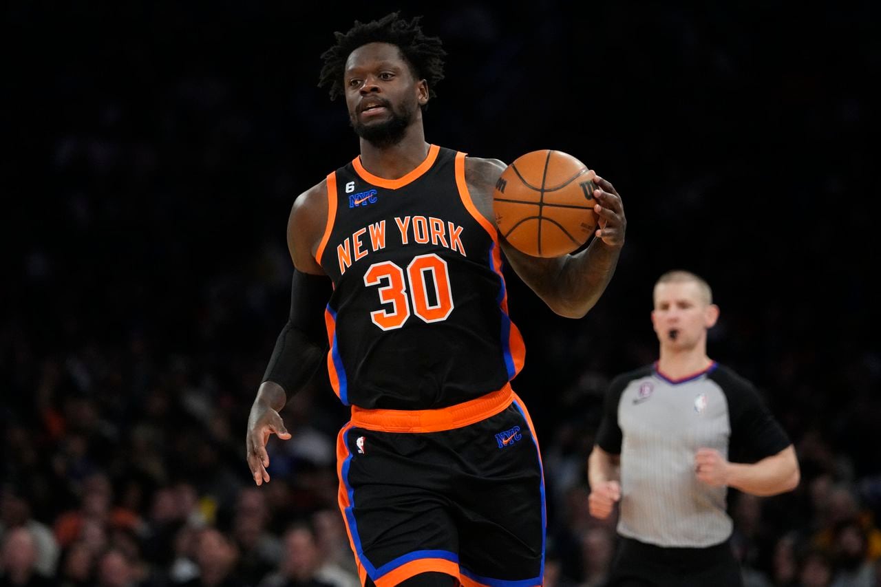 "Knicks Outlast Lakers in Gritty Battle, Spoiling Banner Night"