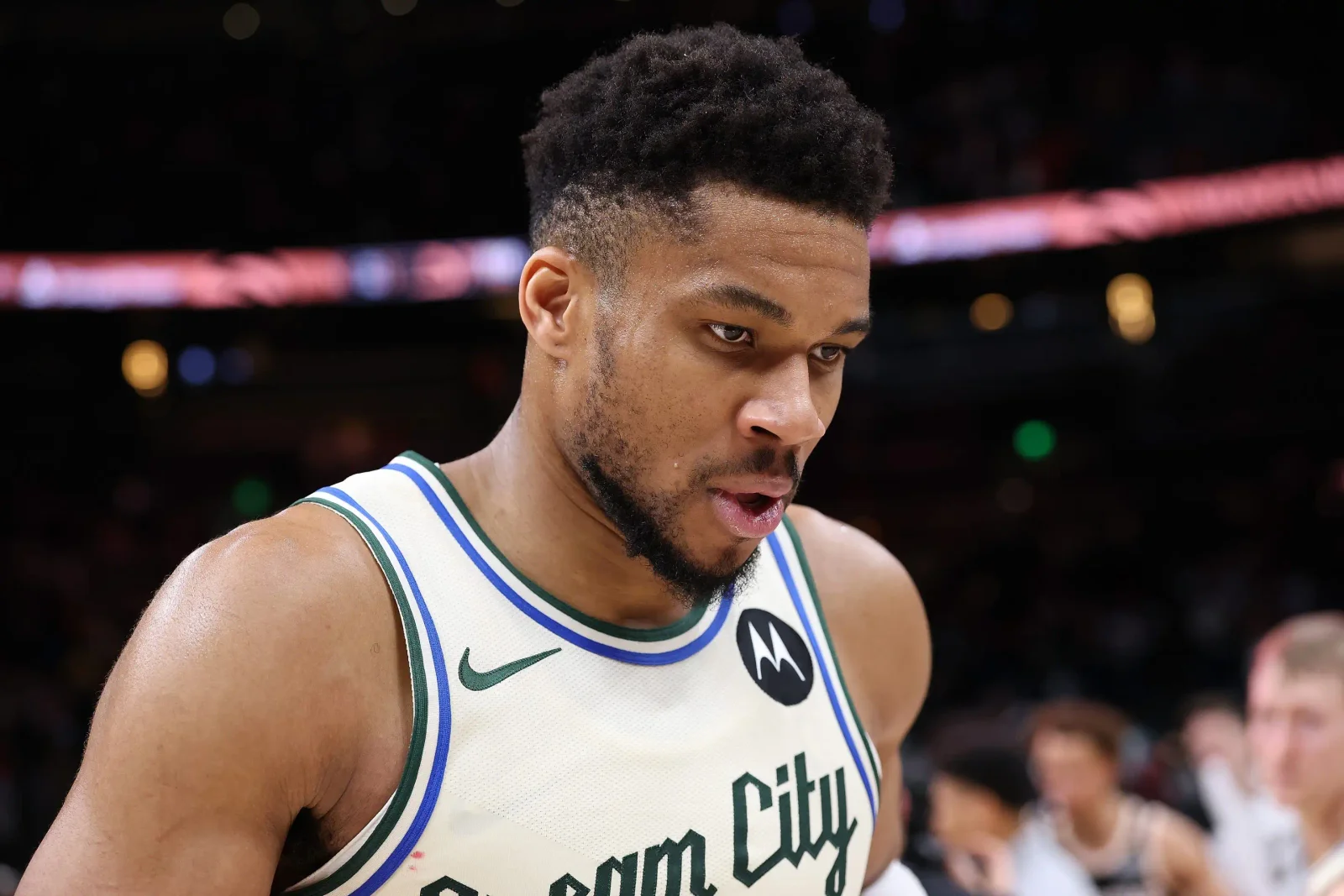 Lakers Could Break Into Giannis Sweepstakes If Bucks Drag Out Deadline