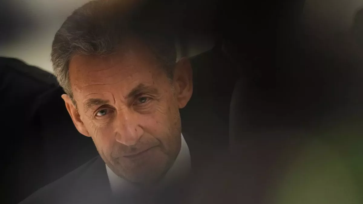 Featured image for Sarkozy Meets Macron Before Starting Prison Term for Libyan Funding Conviction
