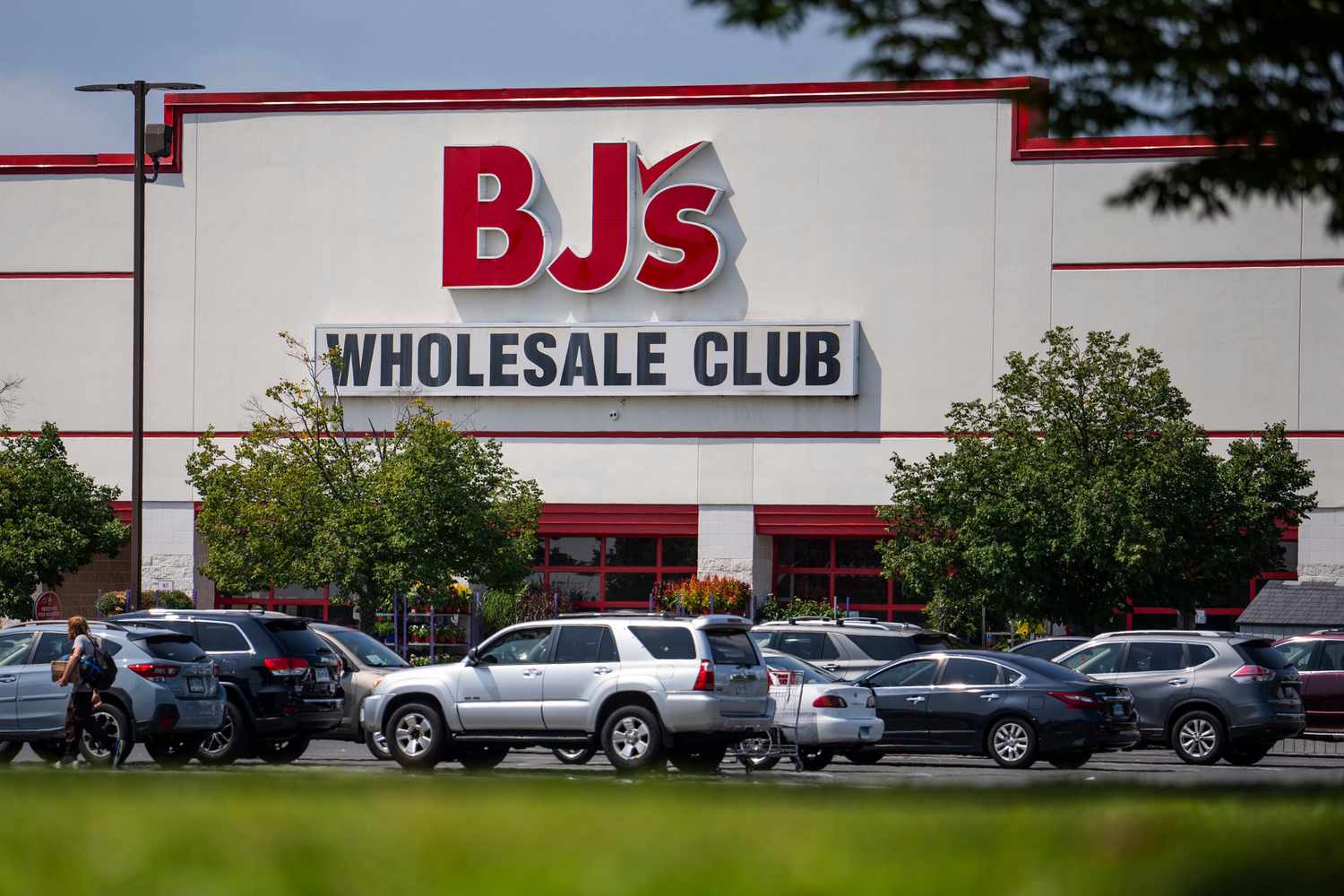 Featured image for BJ's Wholesale Boosts Membership Fees Amid Strong Q3 Performance