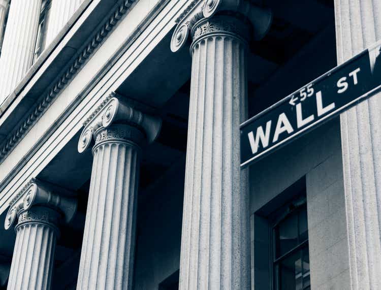 Market Futures Slide as Dollar Rallies and Yields Rise