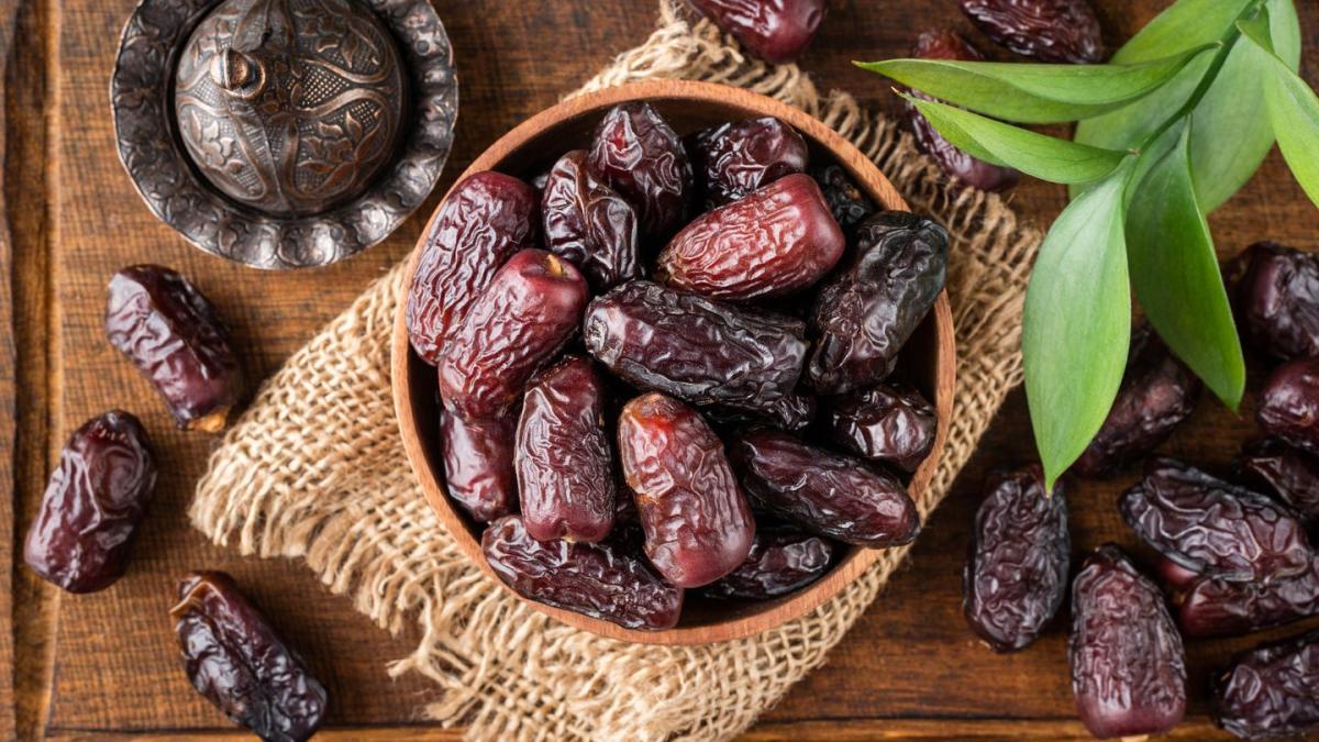 Featured image for "The Surprising Heart-Healthy Benefits of Dates Revealed by Research"
