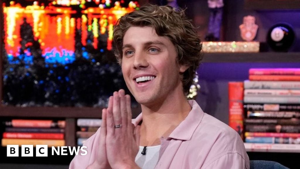 Featured image for Lukas Gage Apologizes to Shania Twain for Wedding Performance