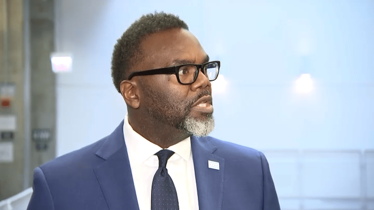 Featured image for Chicago Mayor and State Clash Over Halting Brighton Park Migrant Site