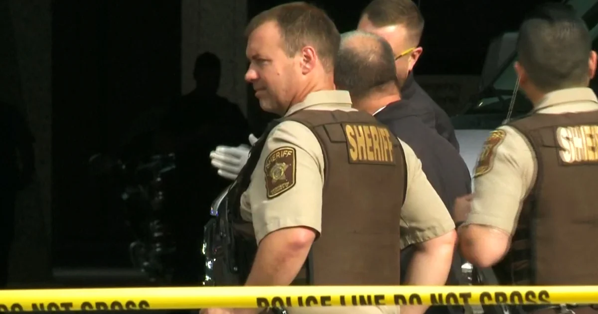 Featured image for Minneapolis Shooting: Officer Among 3 Dead, Gunman Killed