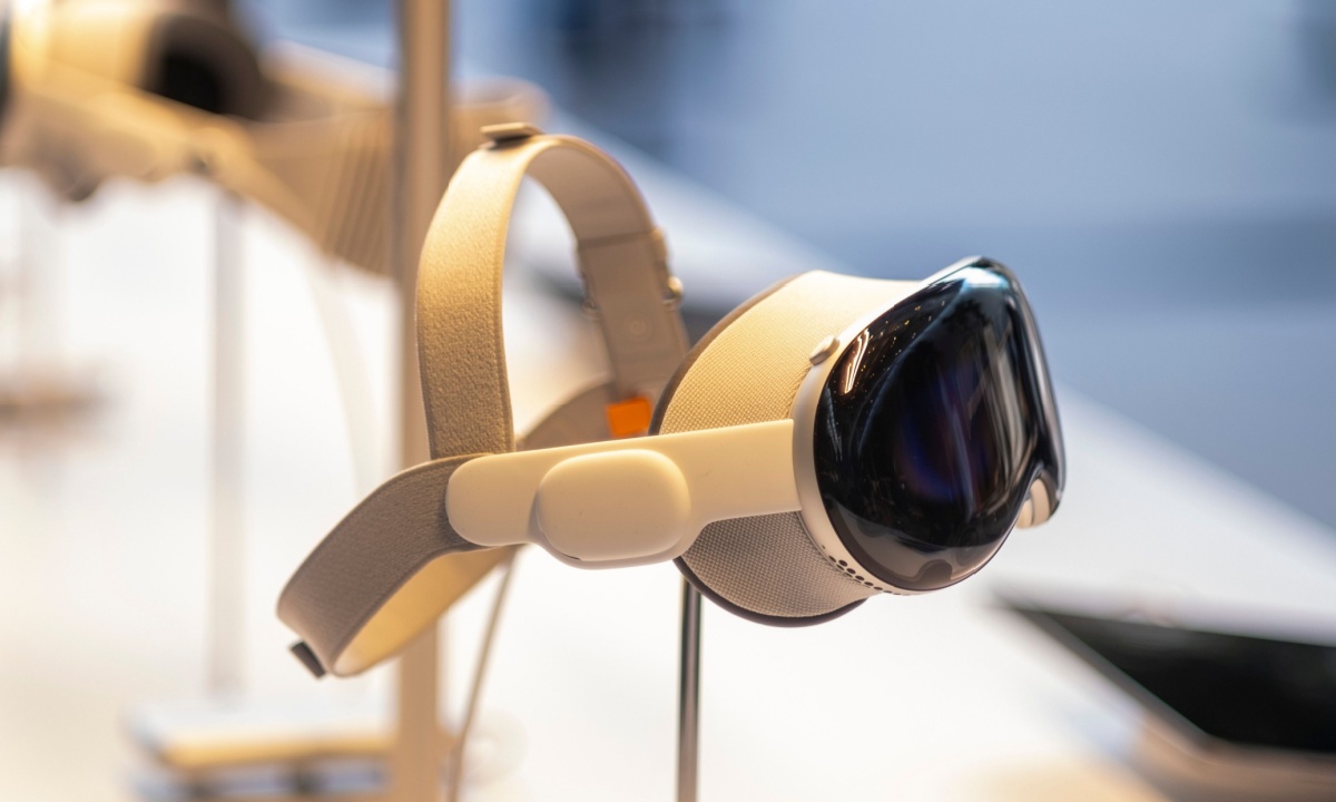 Featured image for Apple's Vision Pro Faces Challenges Despite Global Expansion