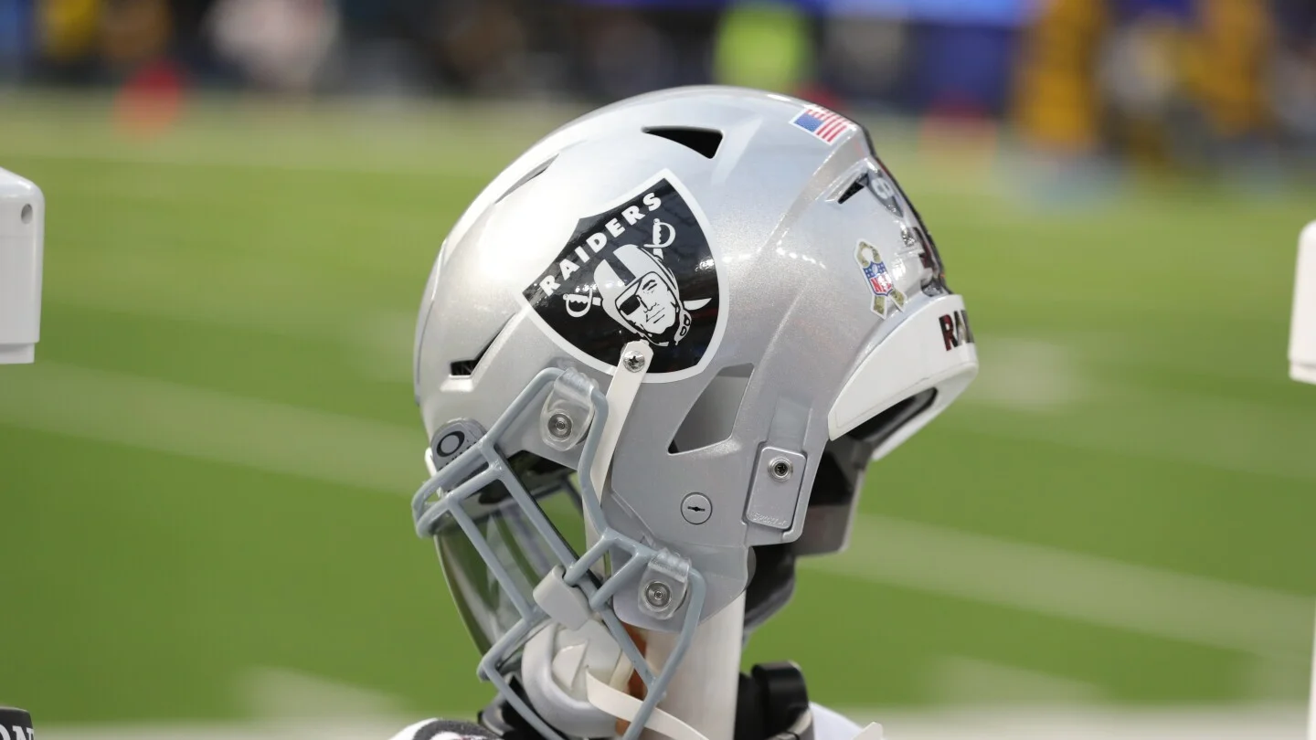 Raiders promote Rob Leonard to DC, retain Joe Woods as pass game coordinator