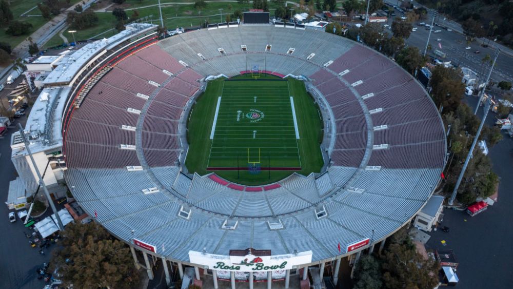 Featured image for "Guide to Streaming All New Year’s Day College Bowl Games for Free Online"