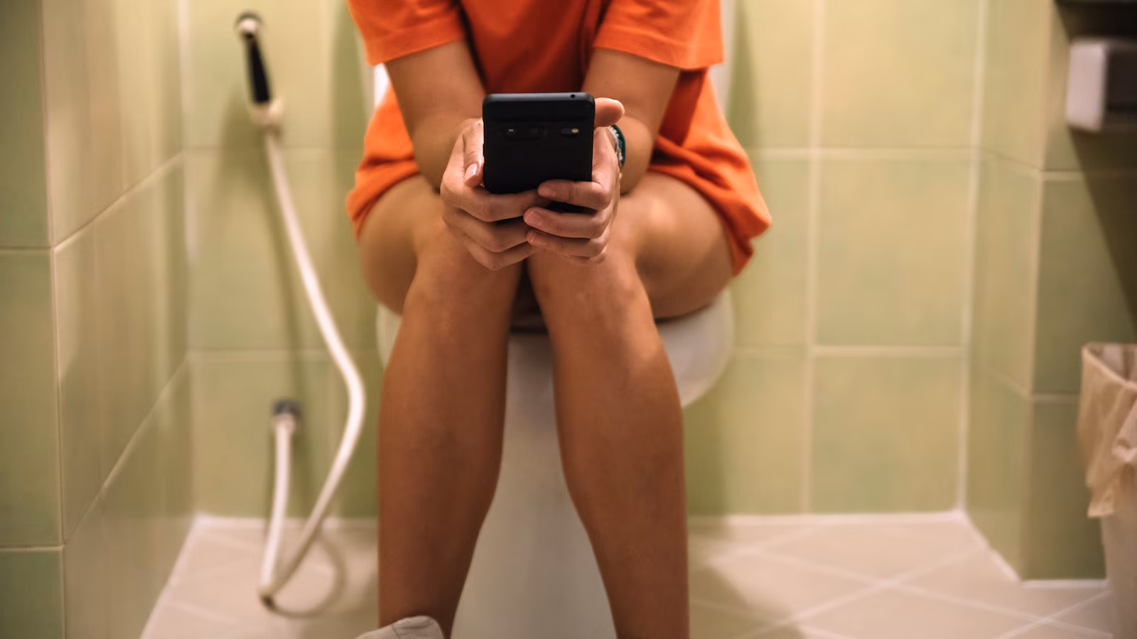 Featured image for Using your phone on the toilet may increase hemorrhoid risk, study warns