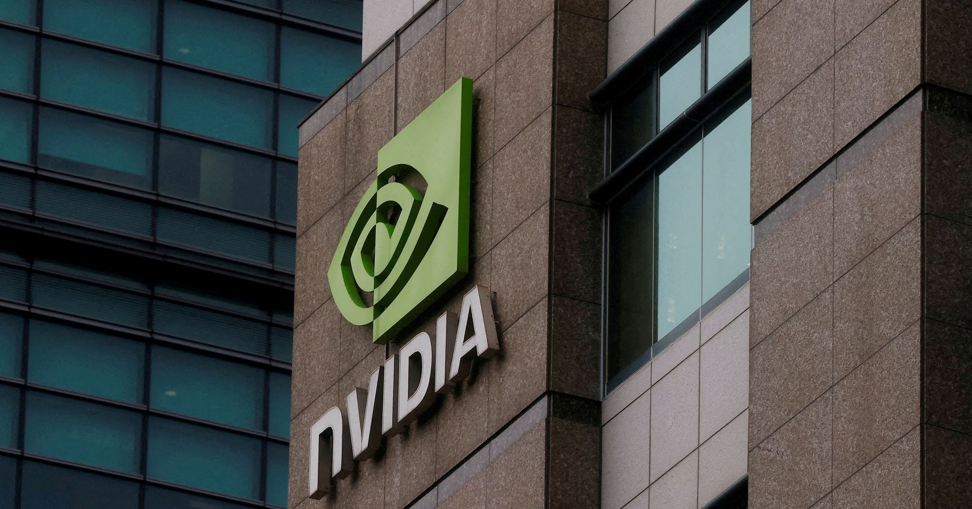 "Nvidia's Stock Outlook: Traders Prepare for Earnings and AI Investments Propel Growth"