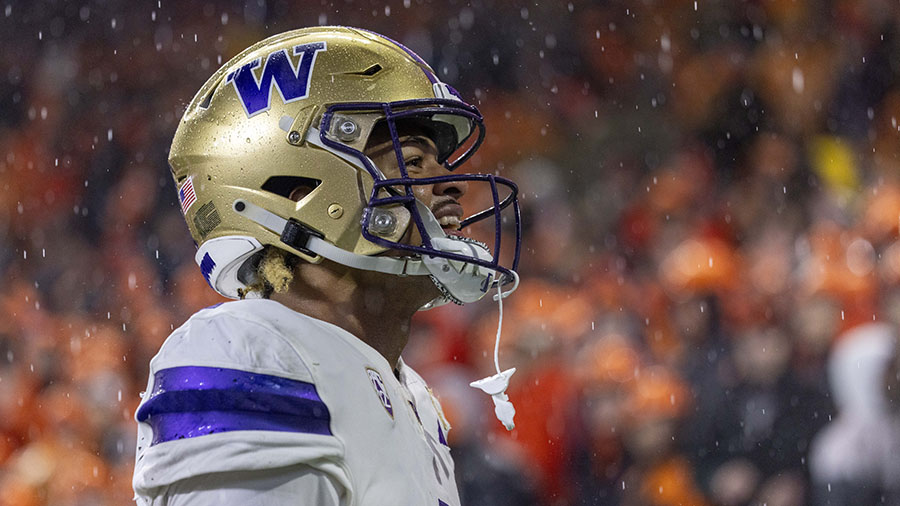 Featured image for Undefeated UW Huskies Secure Pac-12 Championship Spot with Close Win over Oregon State