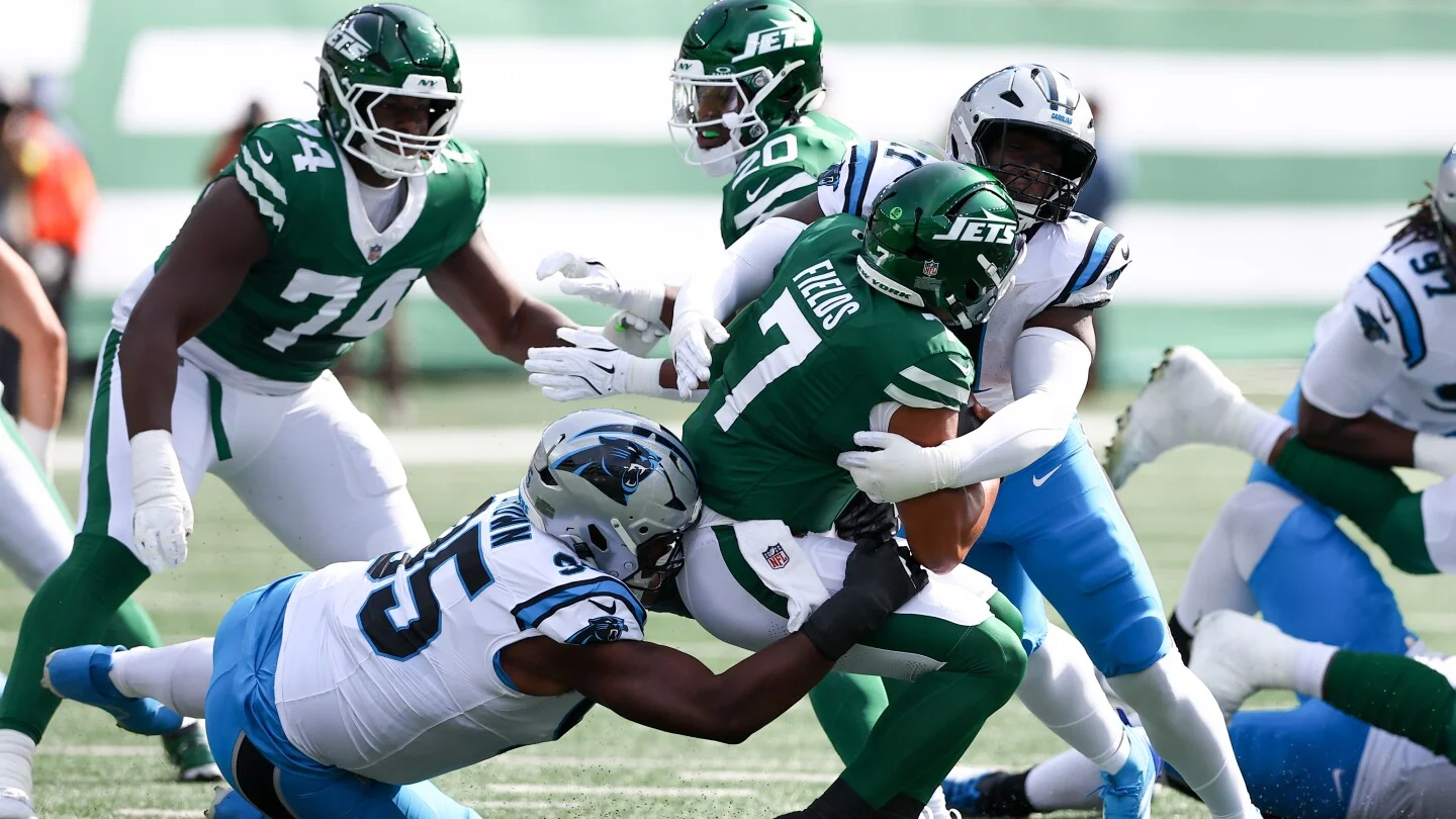 Jets Bench Fields for Offensive Boost Amid Winless Streak