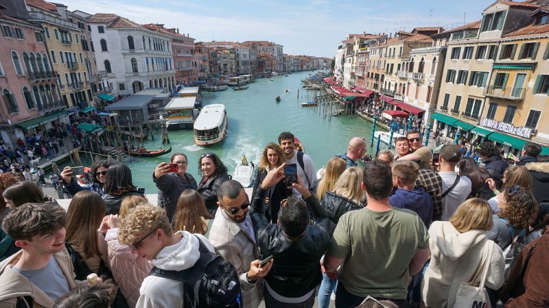 Featured image for "Venice Entry Fee: Booking Your Ticket for 2024 Visit"