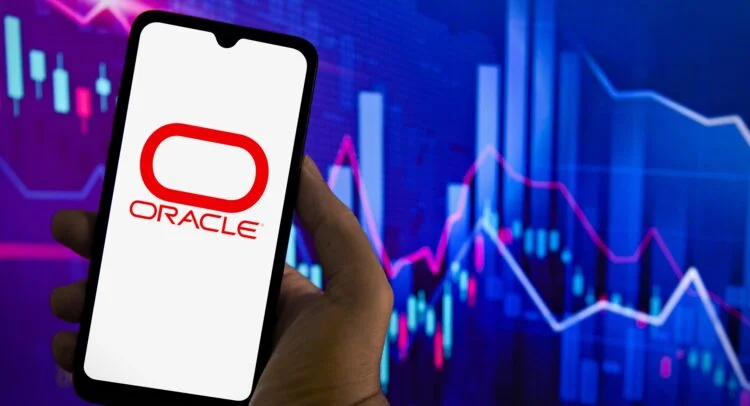 Featured image for Oracle Stock Falls as Blue Owl Withdraws from $10B Data Center Deal