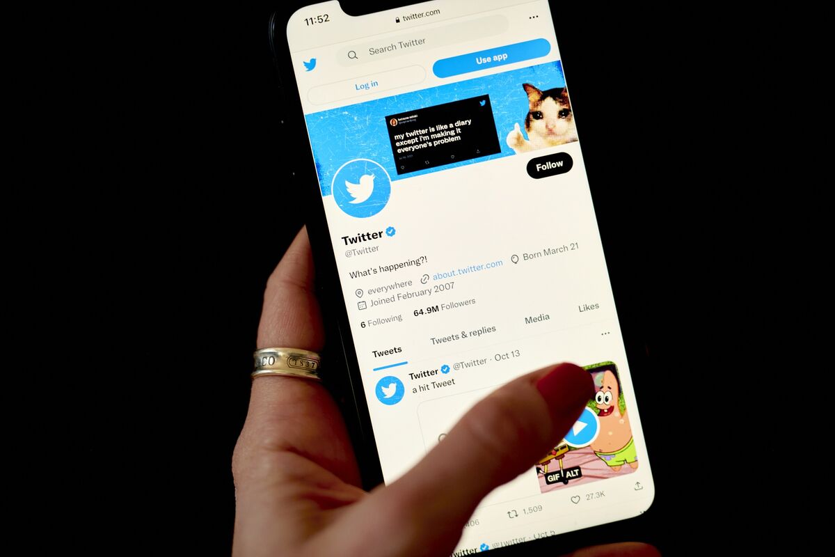The Twitter Blue Tick Controversy: Elon Musk's Failed Push and Celebrity Resistance.