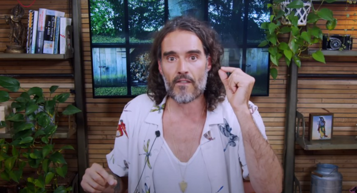 Featured image for Russell Brand's Tour Postponed Amidst MeToo Moment and Allegations