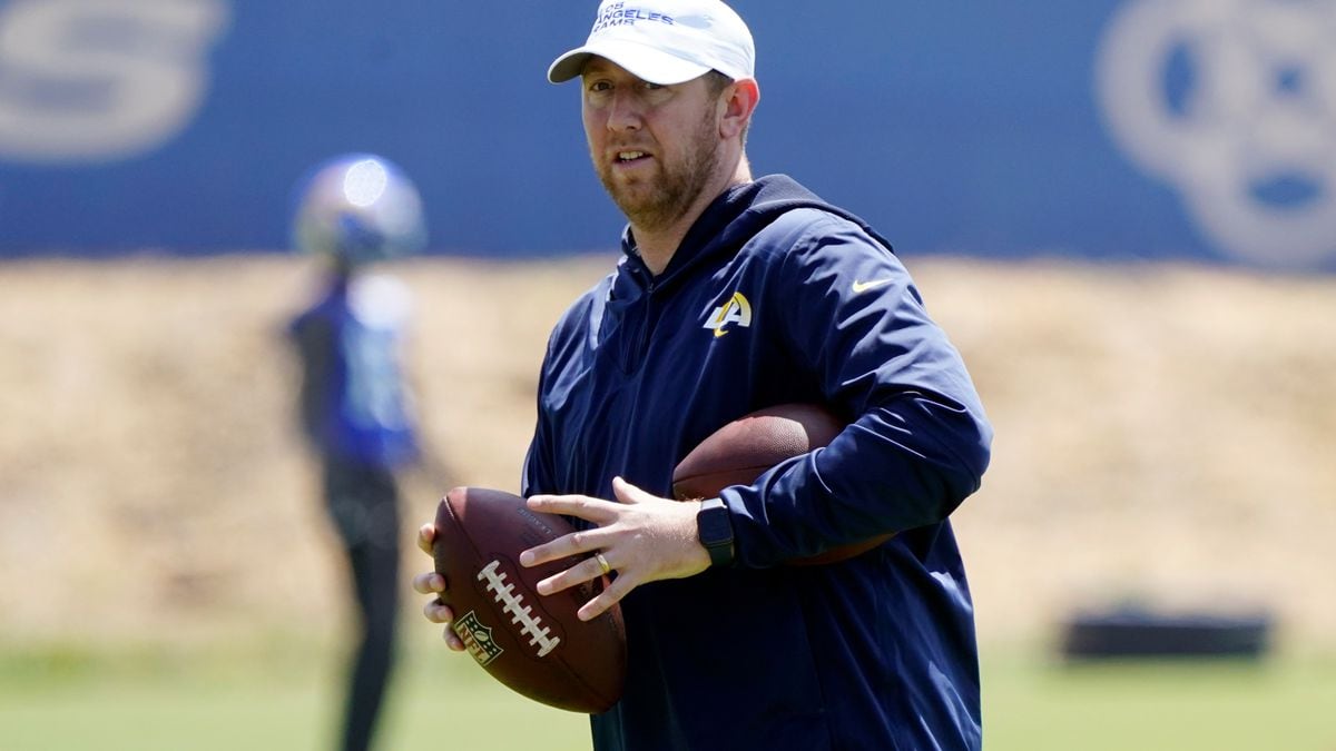 "Buccaneers Set to Bring in Liam Coen as Offensive Coordinator, Patriots' Alex Van Pelt Also in the Mix"