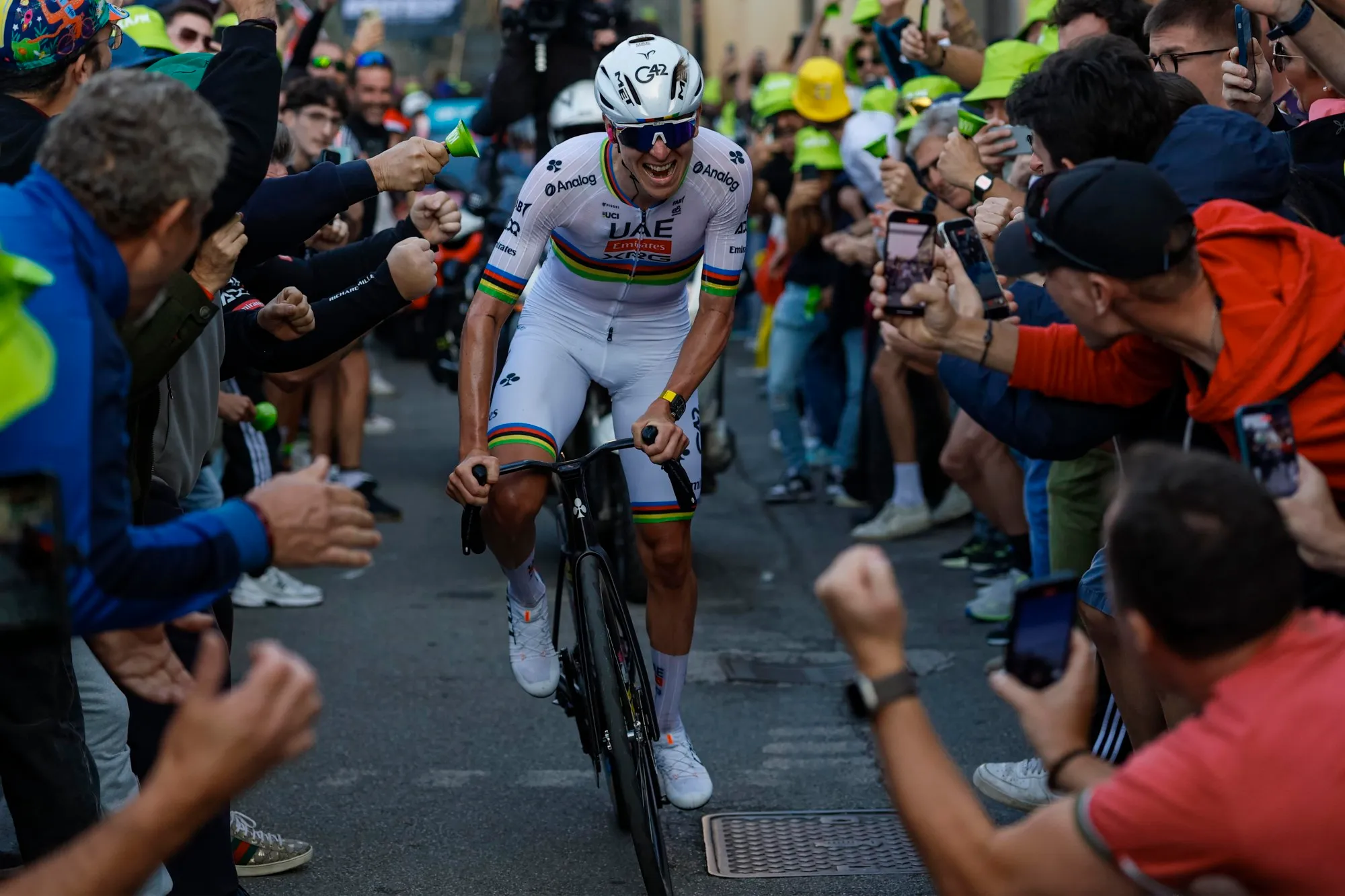 Featured image for Pogačar Sets New Records with Fifth Consecutive Il Lombardia Win