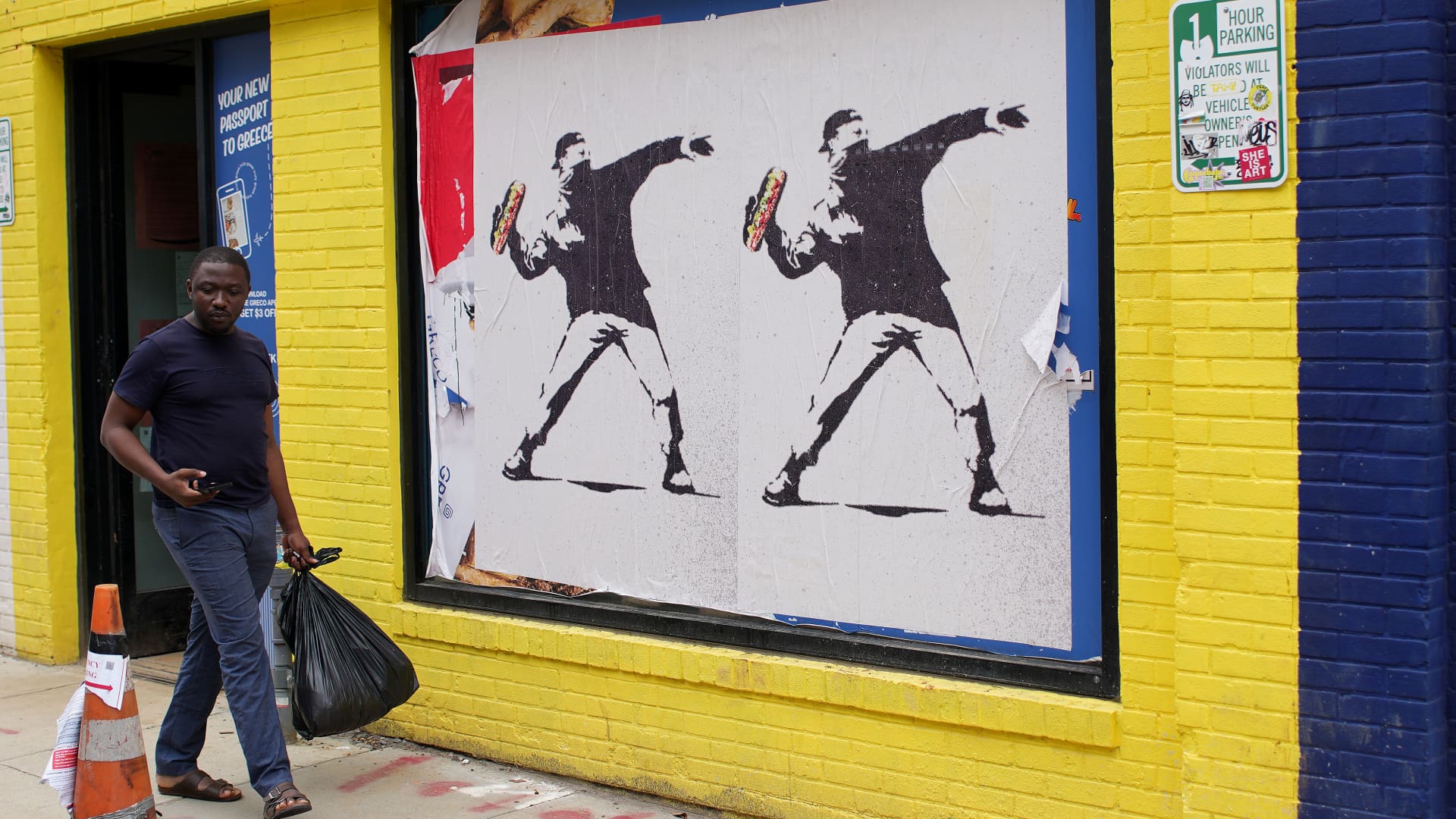 Feds Fail to Indict Man Who Threw Sandwich at Federal Agent
