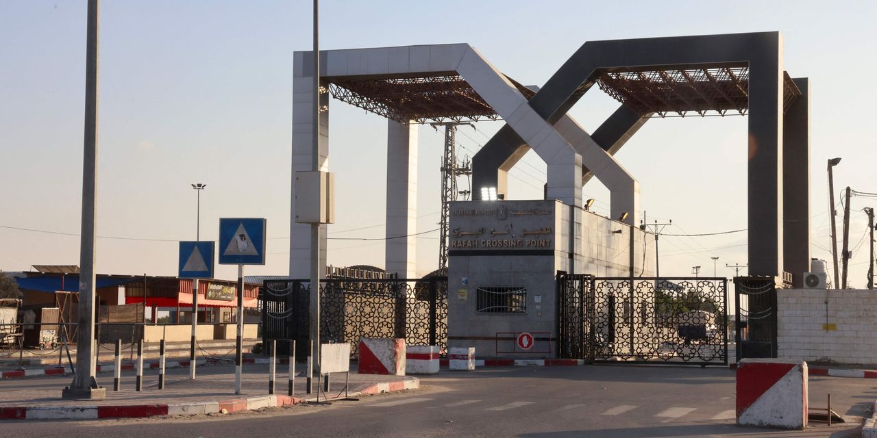 Egypt and U.S. Agree to Allow Foreigners to Leave Gaza