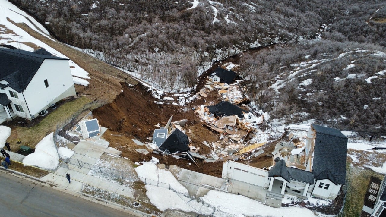 Featured image for Multiple Draper Homes Collapse in Landslide, Prompting Evacuations