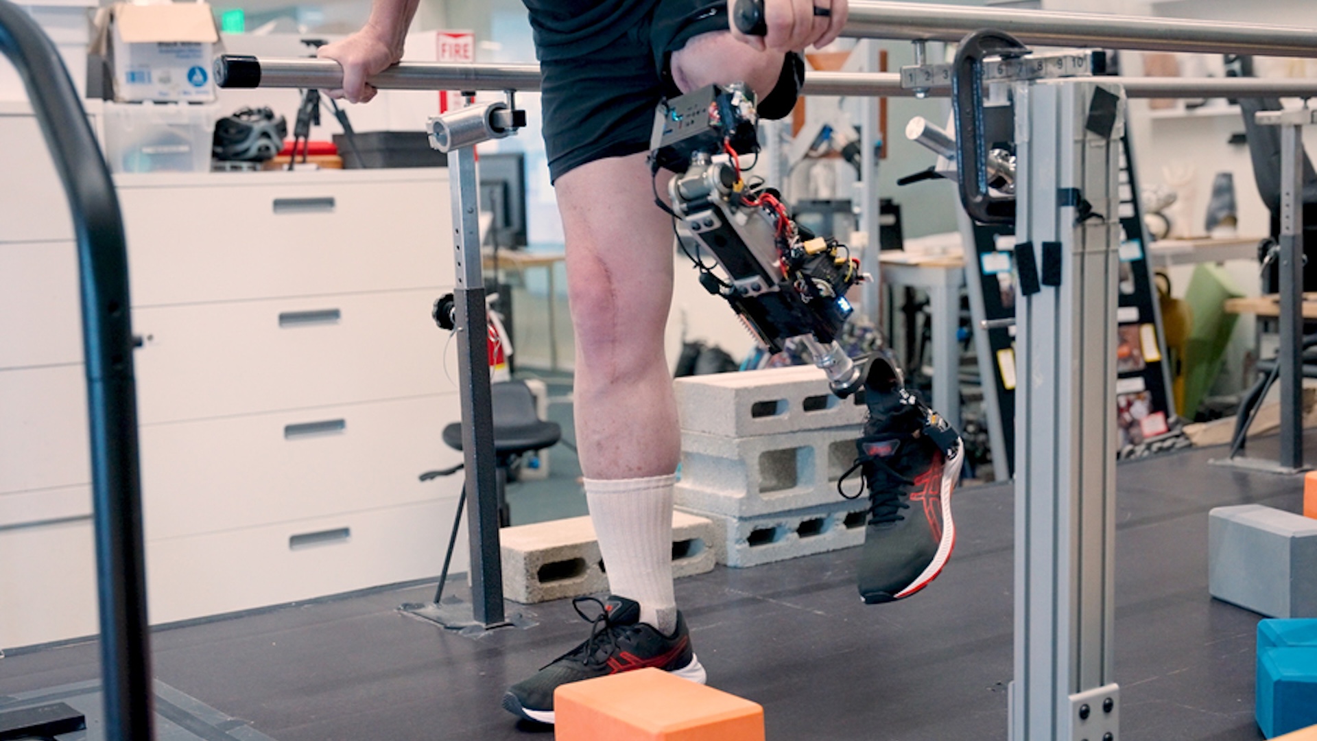 Featured image for MIT's Bionic Knee Restores Natural Movement for Amputees
