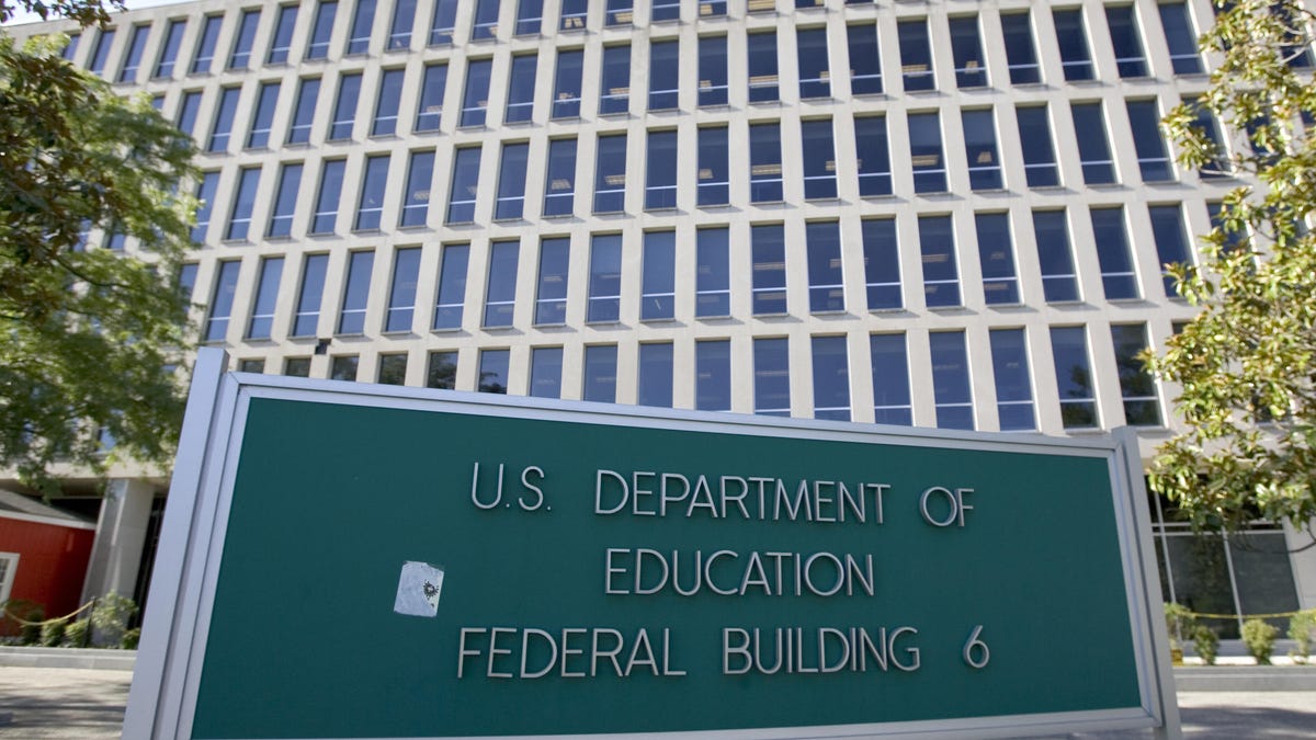 "FAFSA Chaos: Delays, Deportation Plans, and Eroded Faith in Education Department"