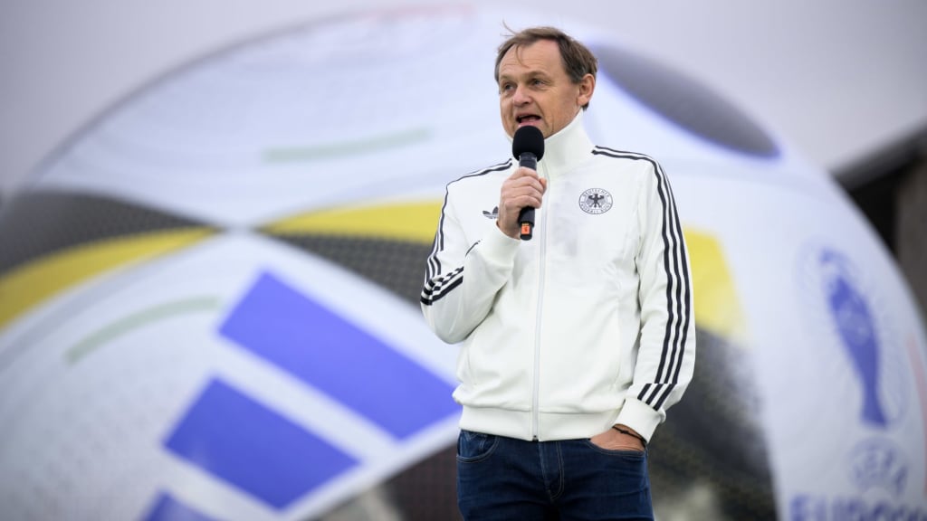Adidas CEO's Unconventional Move: Sharing His Phone Number with 60,000 Employees