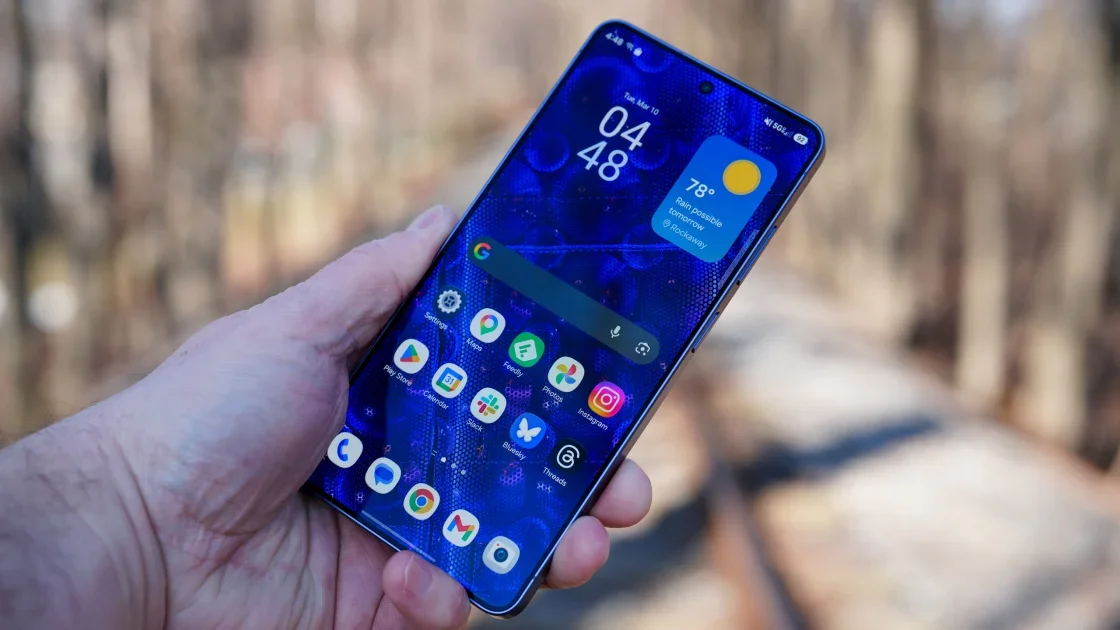 Galaxy S26 Ultra Dazzles with Cameras and AI, but Privacy Display Trade-offs and Battery Life Hold It Back