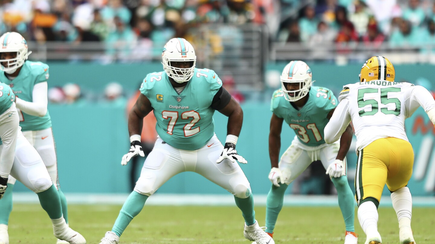 "Key Players Inactive as Dolphins Face Patriots on Sunday Night Football"