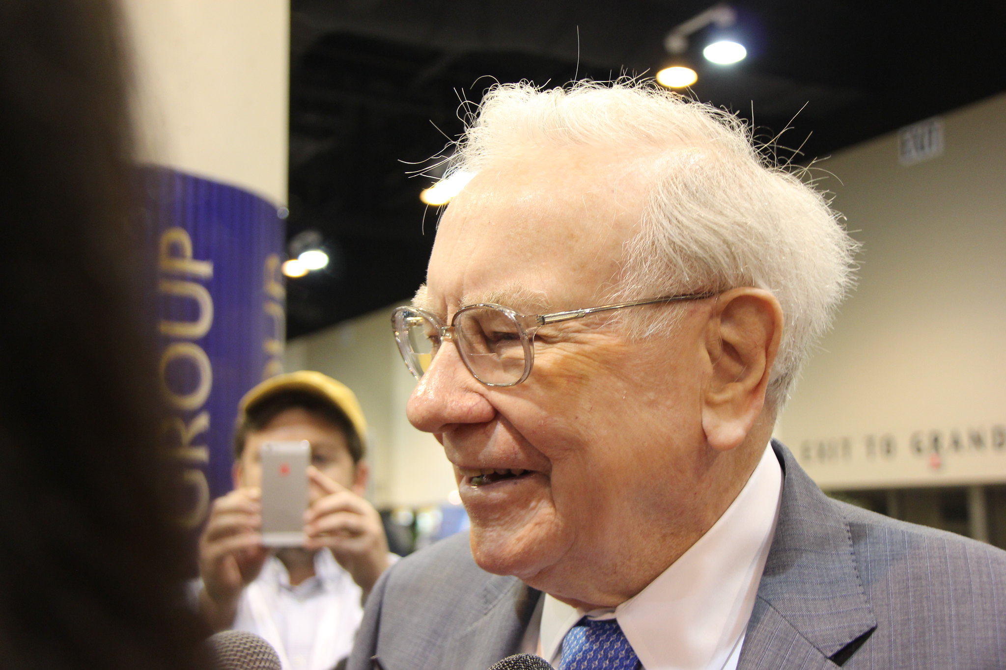 Warren Buffett's $45 Billion Portfolio: 2 Stocks Set to Soar 20%+ in Next 12 Months