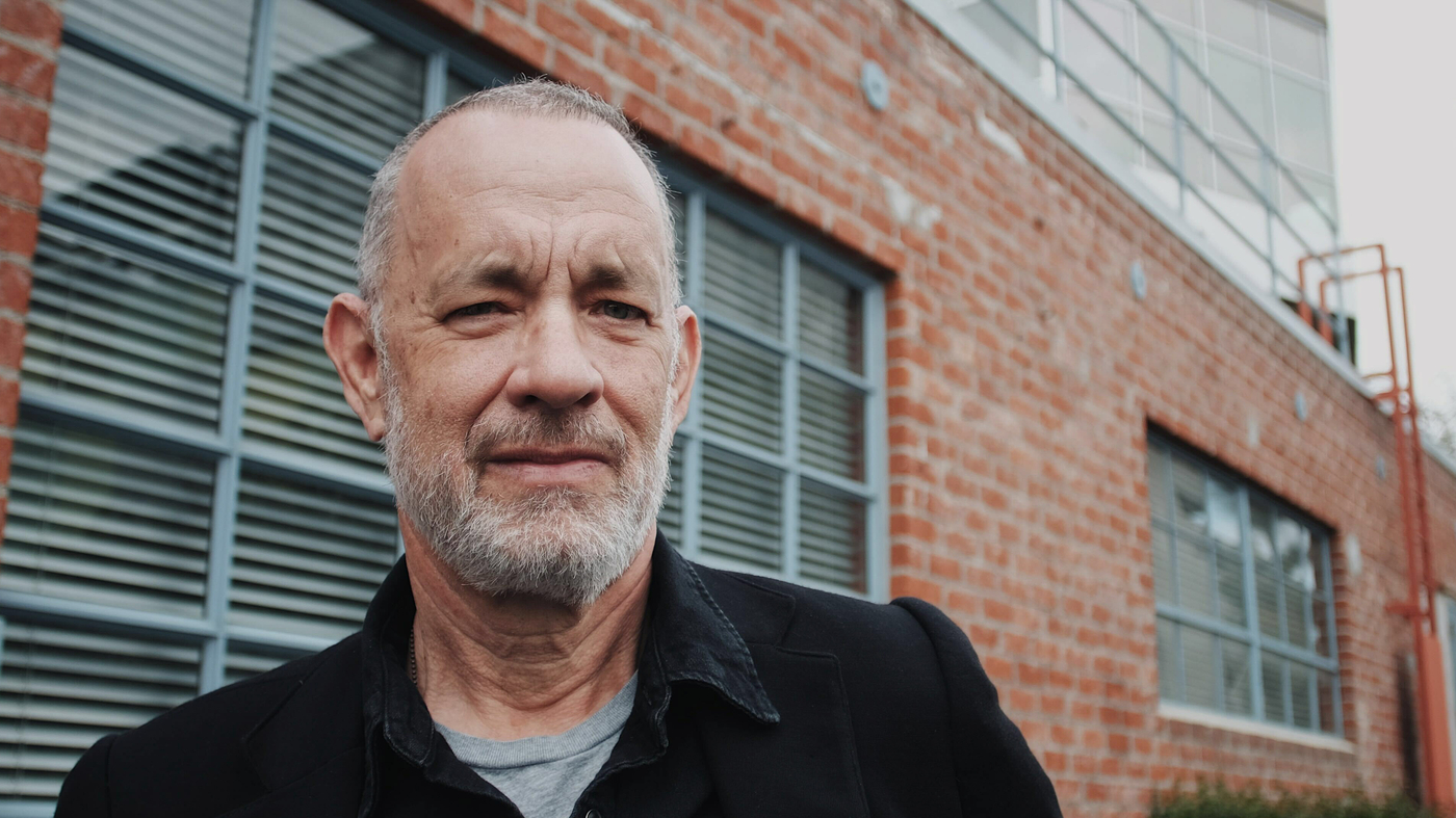 Tom Hanks' debut novel reveals behind-the-scenes of movie industry and his behavior.