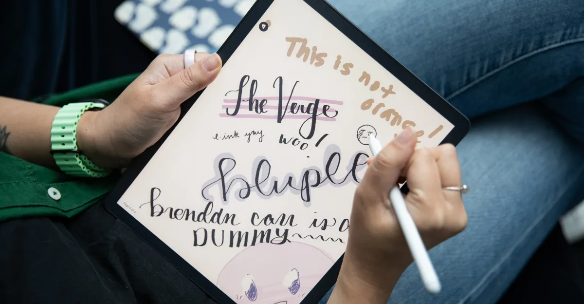 Featured image for Amazon Launches New Kindle Scribe Models with Color and AI Features