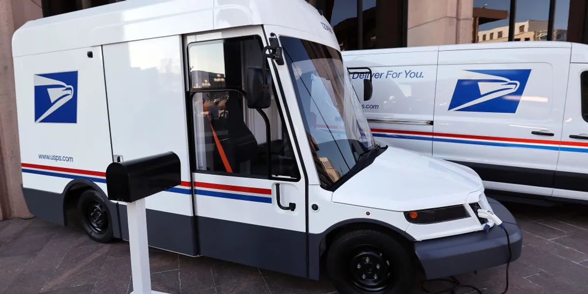 Trump Considers Halting USPS Electric Vehicle Contracts, Impacting Stocks