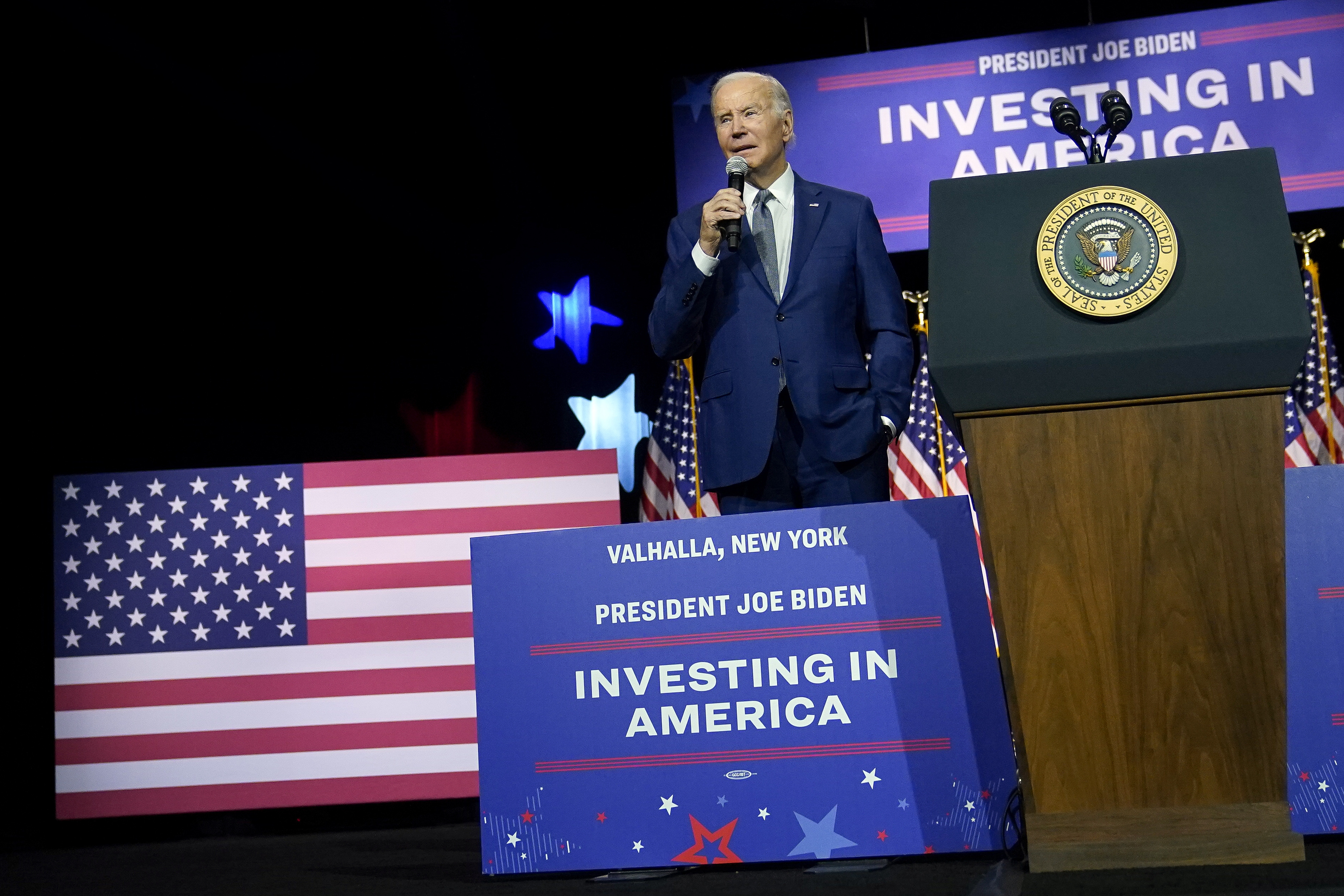 "Debt Ceiling Deadlock Continues Despite Biden-McCarthy Talks and 14th Amendment Proposal"