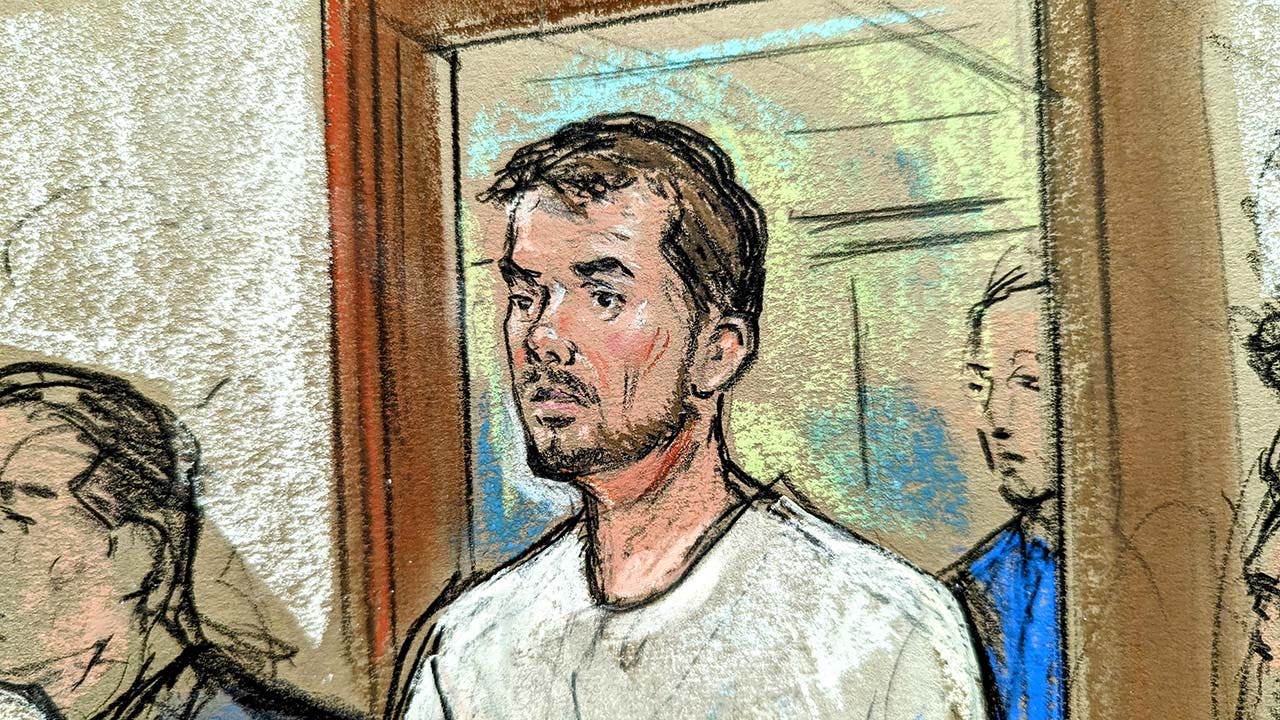 Joran van der Sloot extradited and pleads not guilty in Natalee Holloway case.