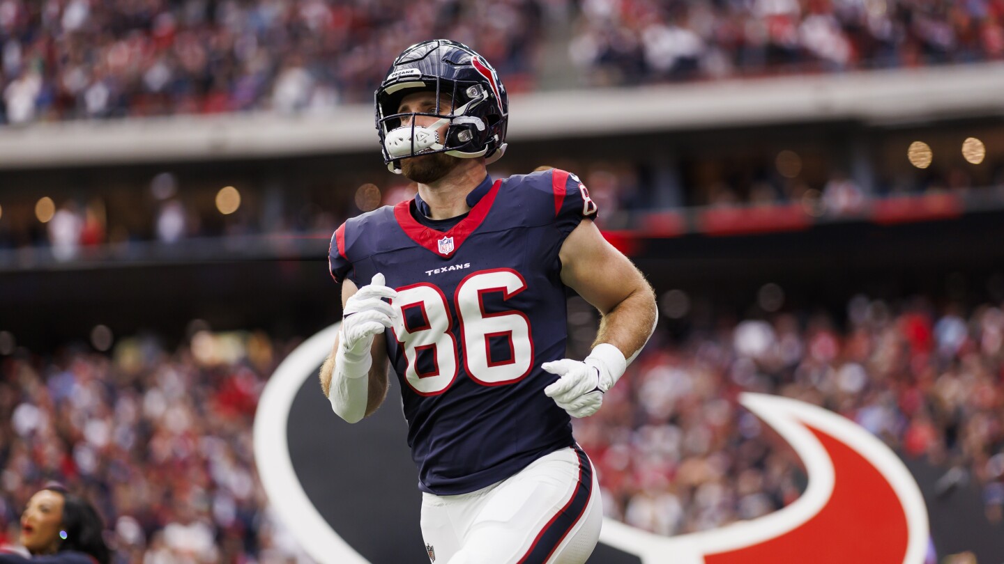 Featured image for Texans Re-Sign Tight End Dalton Schultz to Three-Year, $36M Deal