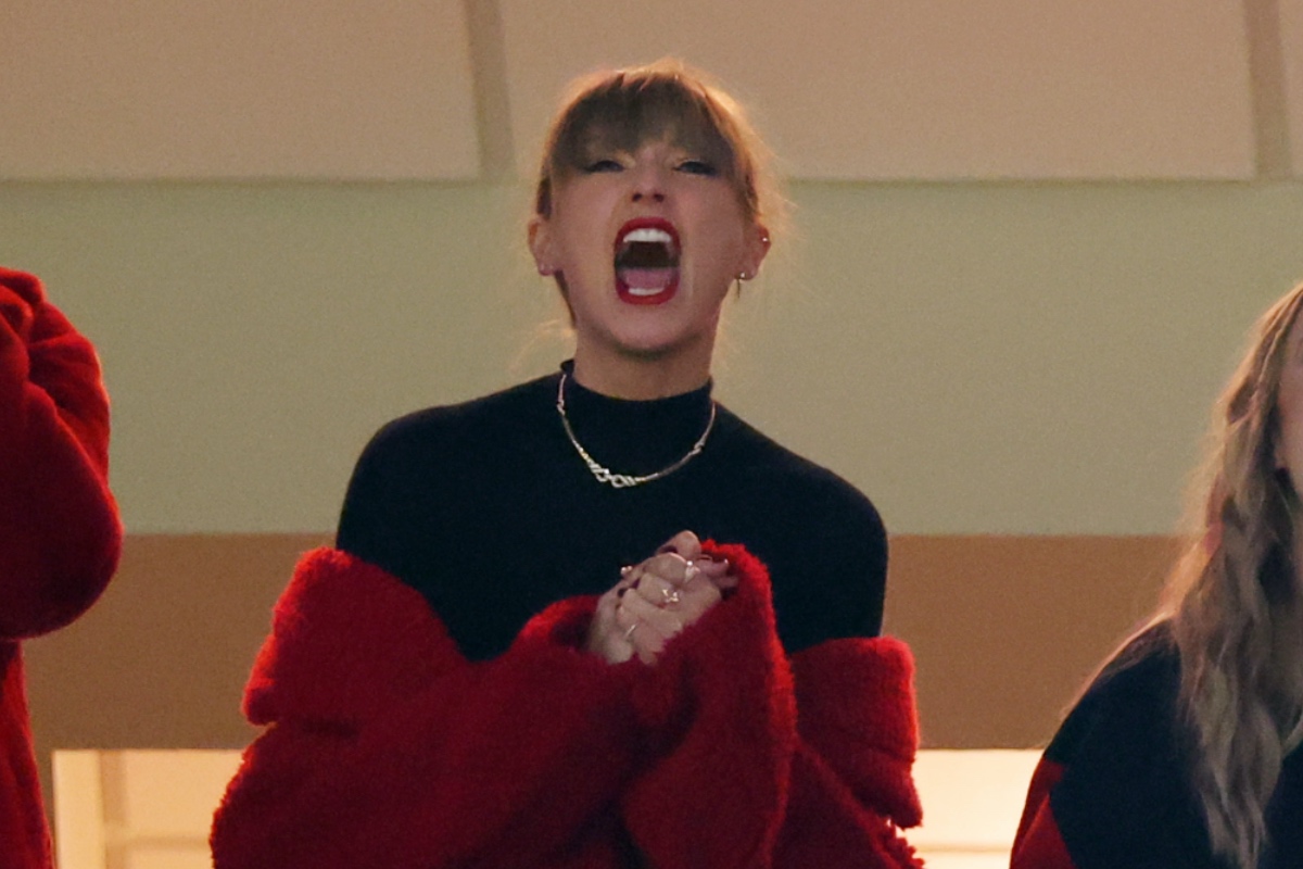 Featured image for Taylor Swift Rocks Leather Thigh-High Boots at Chiefs Game, Snaps Photo with Brittany Mahomes