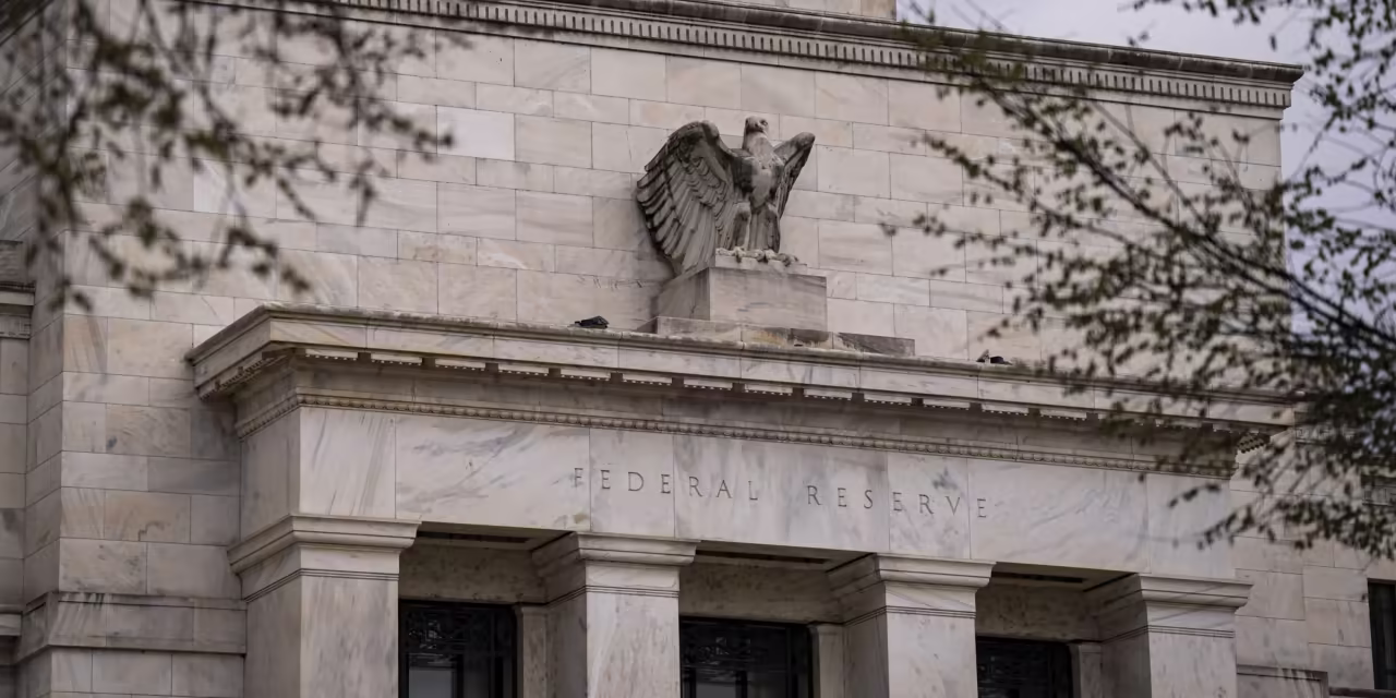 Featured image for Fed lending to banks fluctuates as borrowing habits shift.