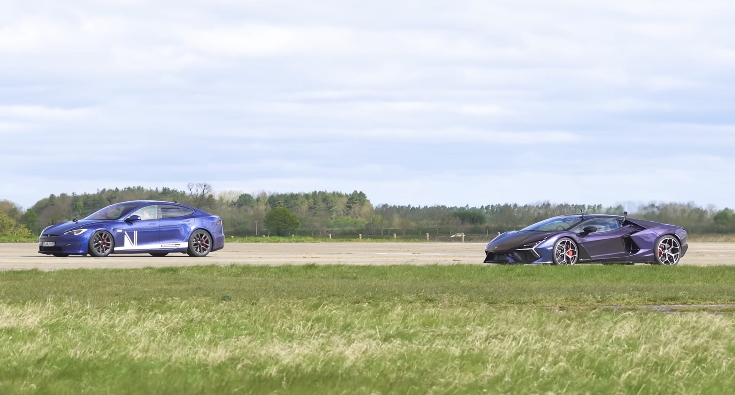 Featured image for Tesla Model S Plaid Outpaces Lamborghini Revuelto in Speed Showdown