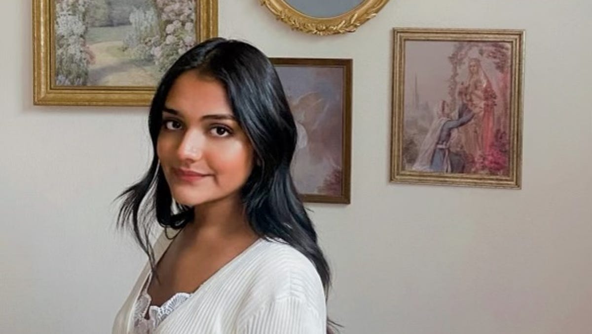 Featured image for "Gen Z's Savvy Shopping: Balancing Savings and Splurges"