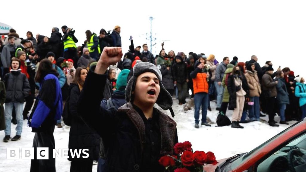 "Mourners Chant Defiance at Navalny's Funeral: A Tribute to the Russian Opposition Leader"