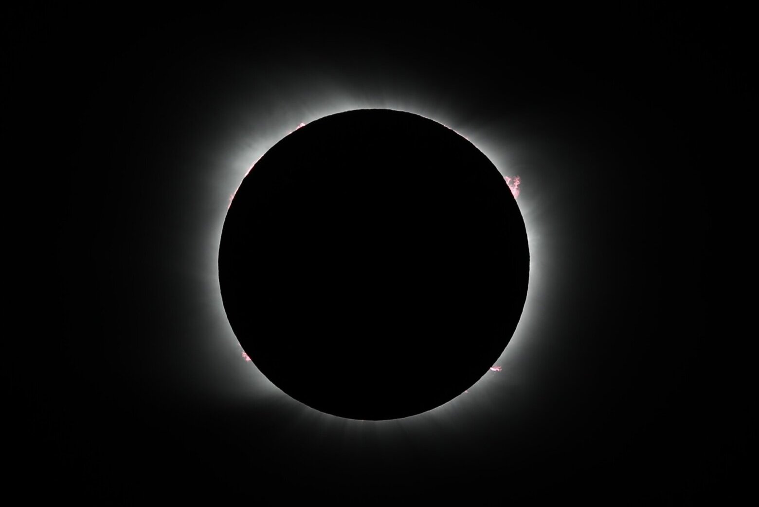 "2024 Total Solar Eclipse: Your Complete Guide to Viewing Locations and Cloud Cover Forecasts"