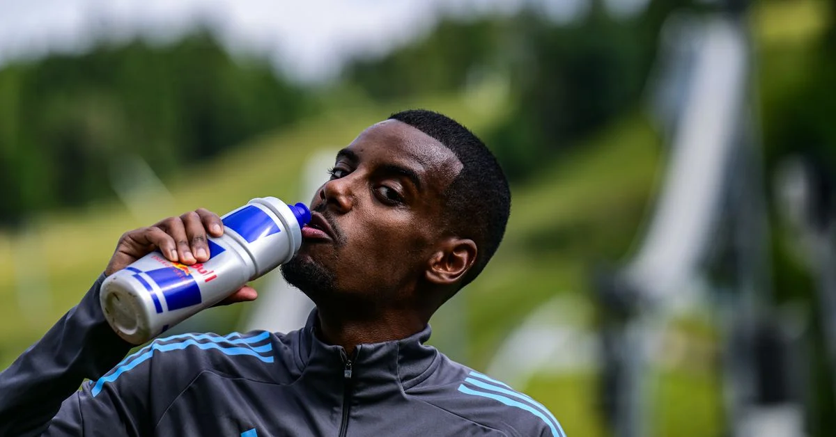Newcastle Reject Liverpool's Over-£100m Bid for Alexander Isak
