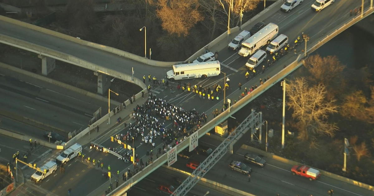 Protesters Block Highways in Philadelphia and Los Angeles, Demanding Gaza Cease-Fire