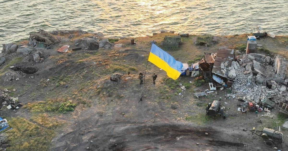 Zelenskyy's Symbolic Visit to Snake Island on Ukraine War's 500th Day