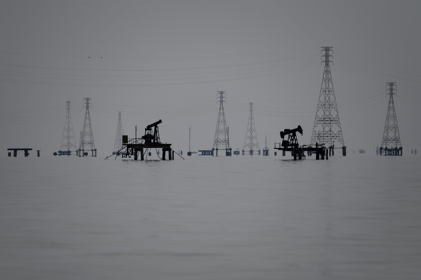 "U.S. Unlikely to Renew Venezuela Oil Sanctions Despite New Candidate and Sanctions Relief Expiry"