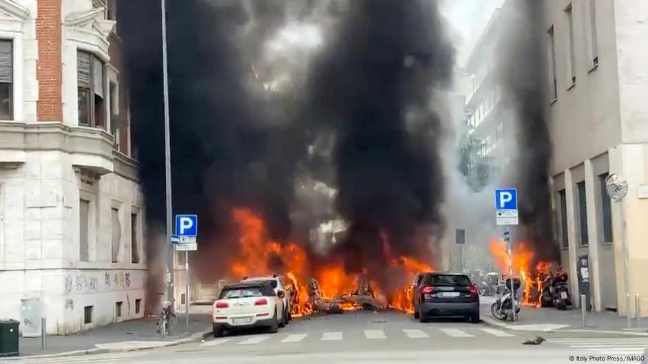 Explosion in Central Milan Sets Vehicles Ablaze